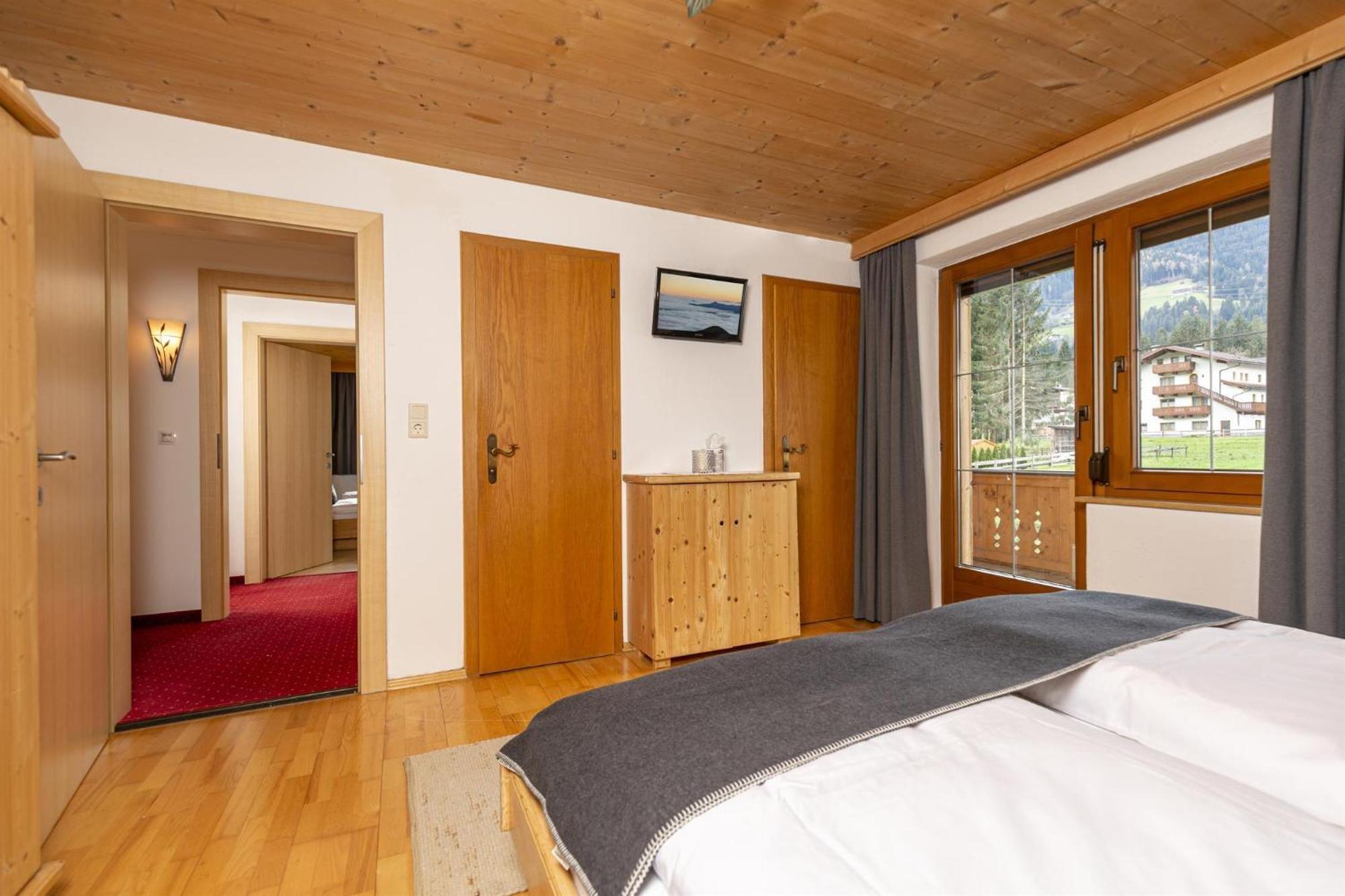 Haus Jochler Apartamento Ried im Zillertal Quarto foto